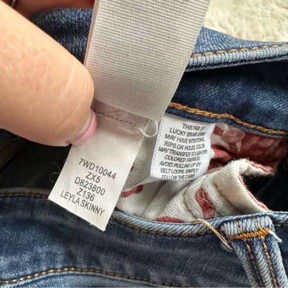 Lucky Brand | Dark Wash Denim Leyla Skinny Blue Jeans | Size 00/24A - Picture 13 of 16